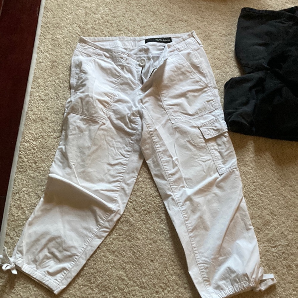 Women’s capris white size 4, brand DKNY jeans